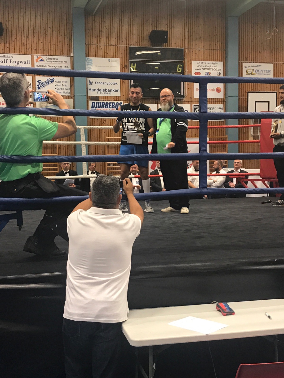 Stora framgångar i Gripen Cup. Erik Mendoza bästa  seniorboxare!