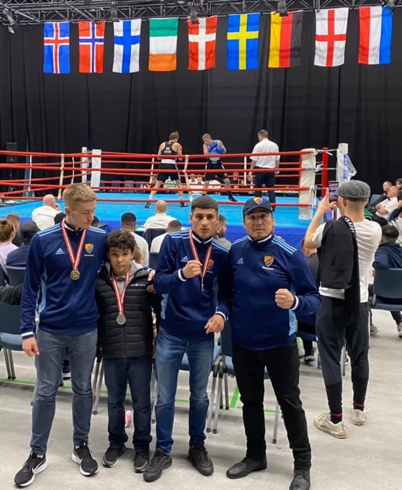 Två guld och ett silver på Hilleröd Box Cup, Danmark